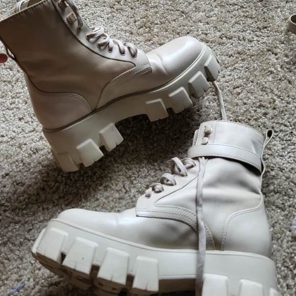 Prada Monolith leather and Re-Nylon boots with pouch shade Dessert beige - Picture 4 of 7